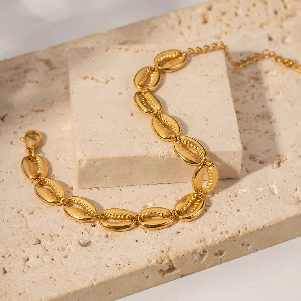 18k Dainty Cowrie Shell Bracelet
