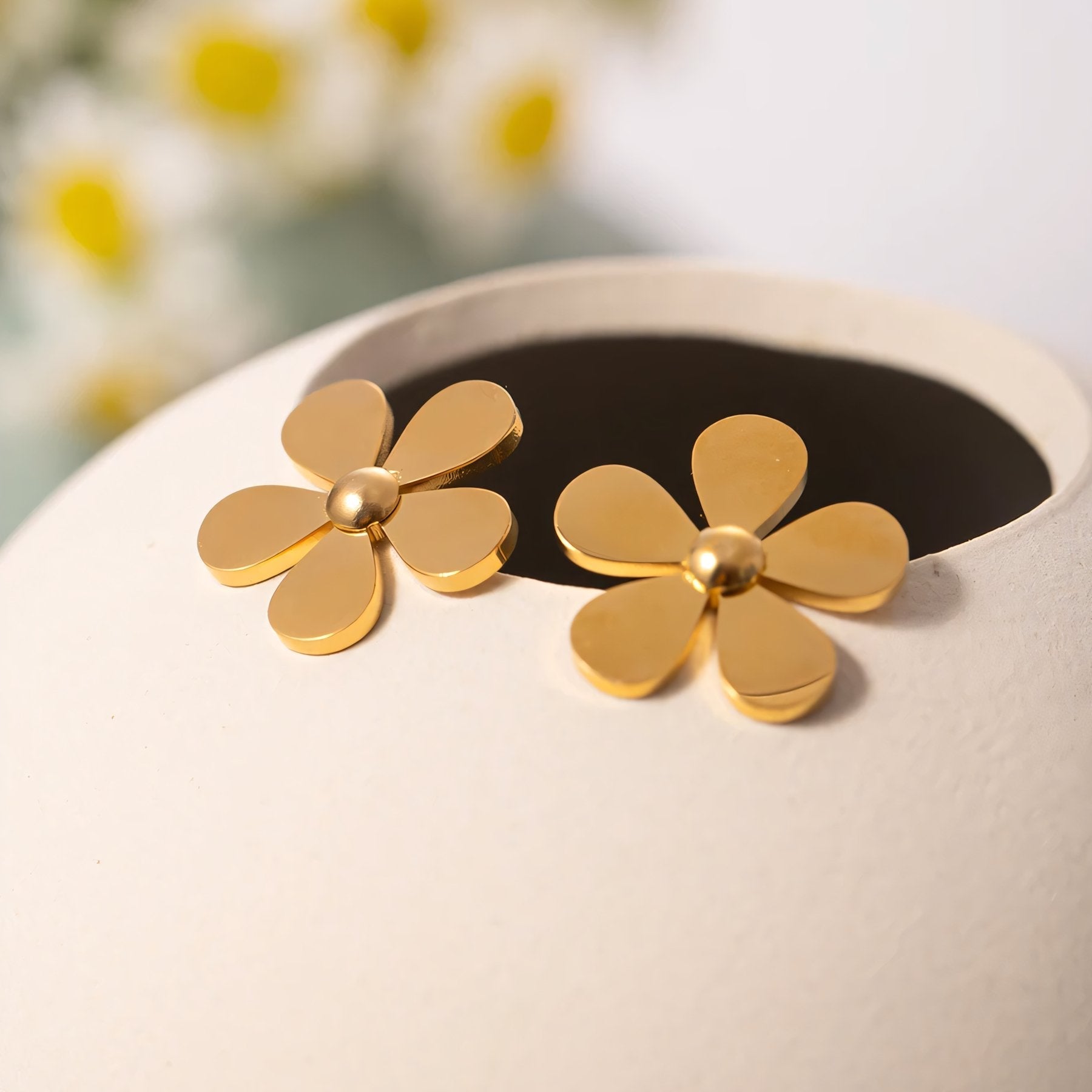 18k Dainty Flower Earrings