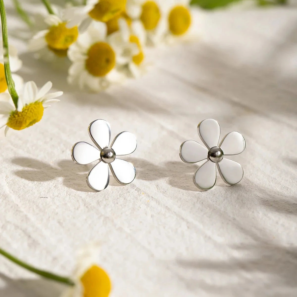 18k Dainty Flower Earrings