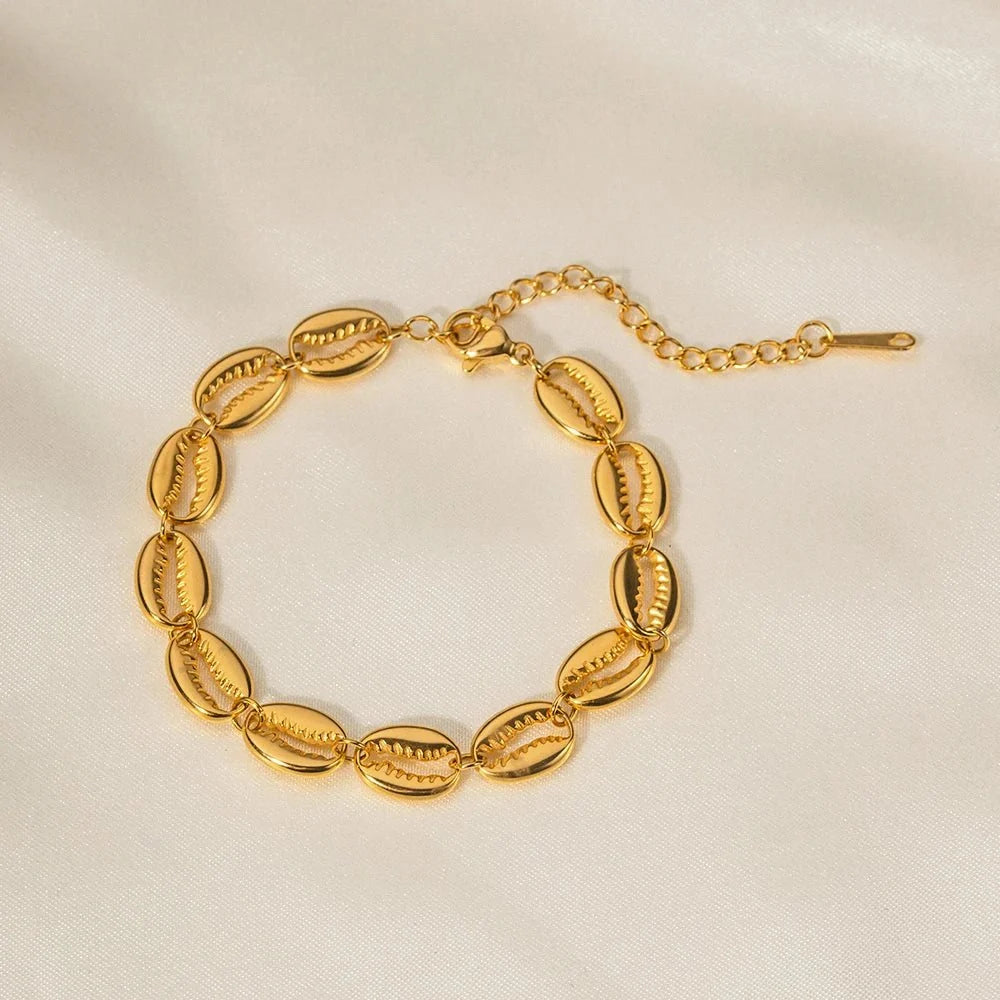18k Dainty Cowrie Shell Bracelet