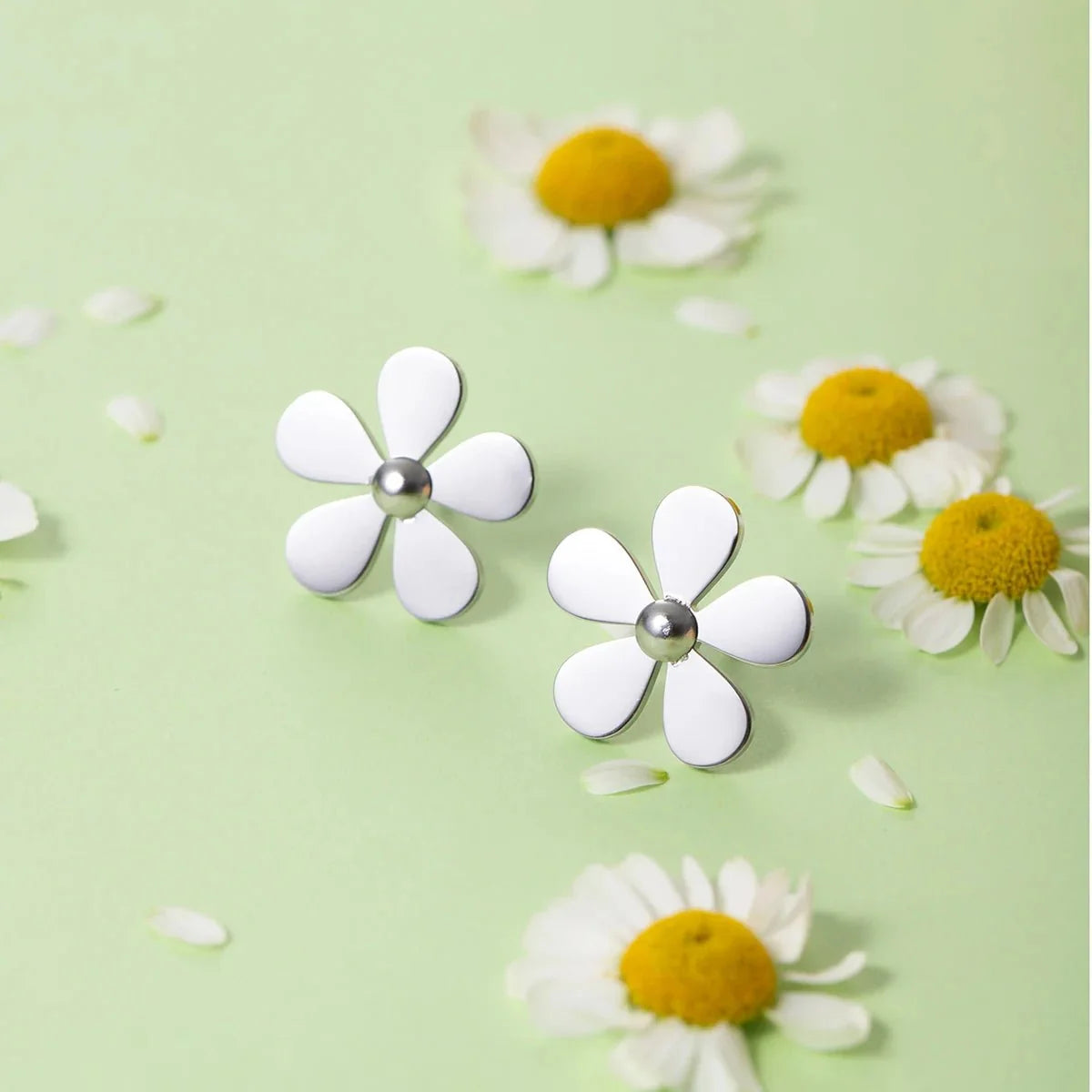 18k Dainty Flower Earrings