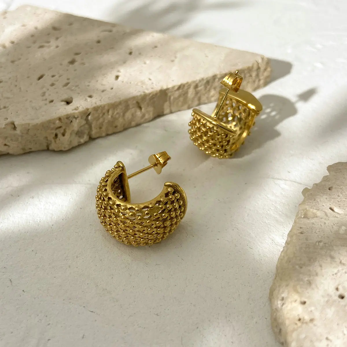 18k Mesh C Hoop Earrings