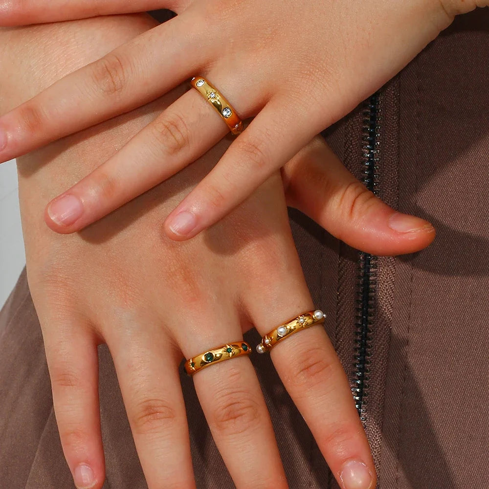 18k Star & Stone Embedded Ring