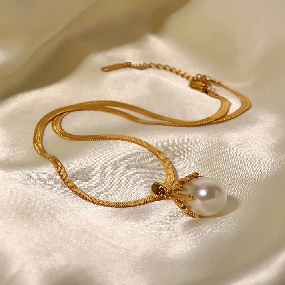 18k Blooming Pearl Necklace and Earrings