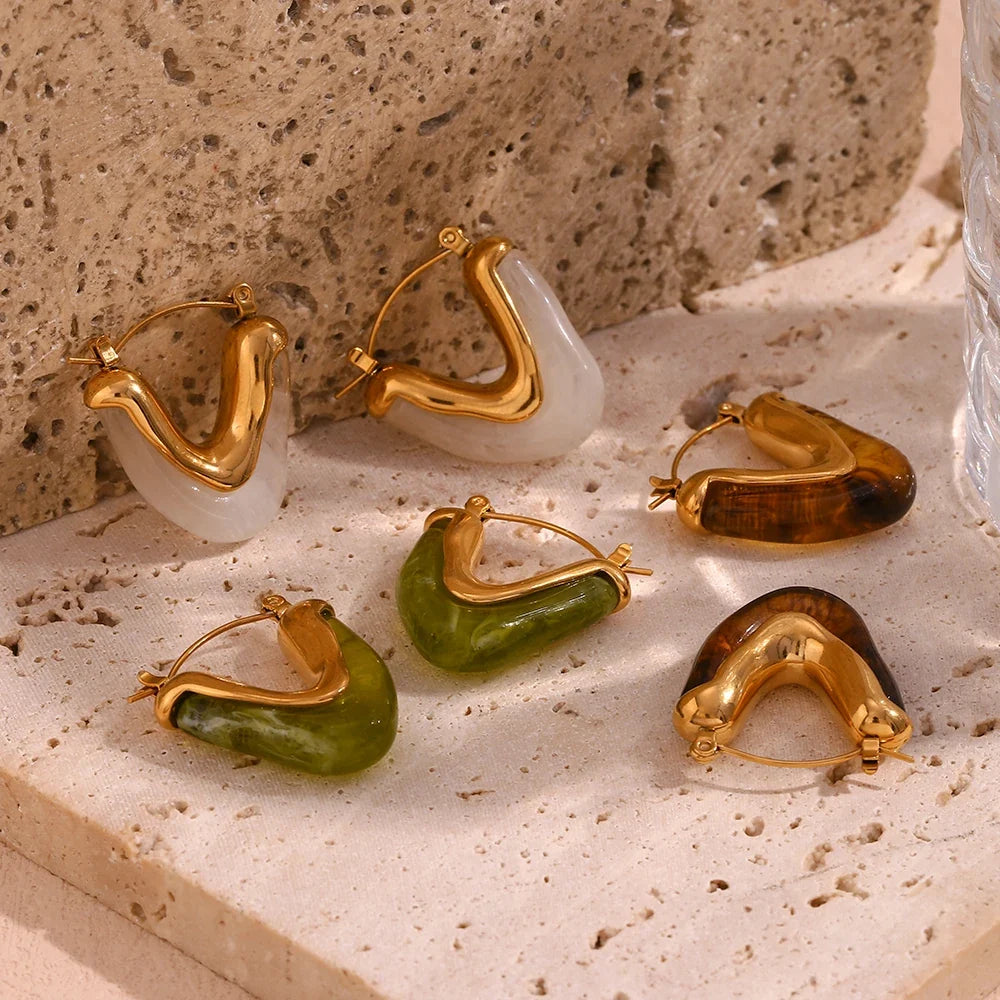 18k Classy V Hoop Earrings
