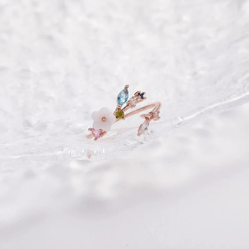 Dainty Floral Diamond Leaf Ring